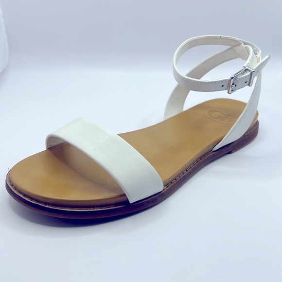 Gianni Bini Shoes - Gianni Bini white strappy sandals. White flat sandals. Size 7M